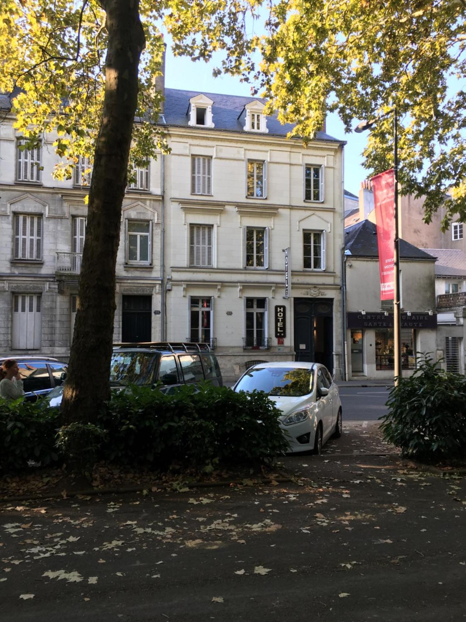 טור Hotel Val De Loire מראה חיצוני תמונה